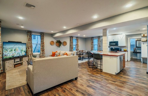 Annville Casa | Pet Friendly! Firepit & Gameroom- Walk To Restaurants, 15 Mins To Hershey Park!
