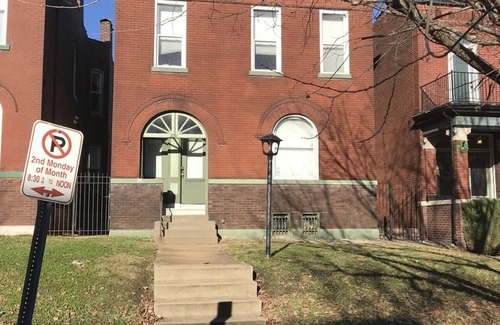 Benton Park Casa | Pet Friendly First Floor 2 Bedroom Apartment