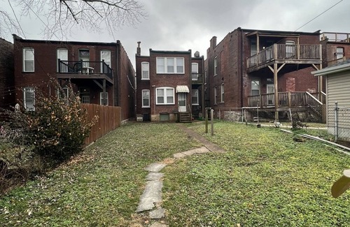 Benton Park Casa | Pet Friendly First Floor 2 Bedroom Apartment