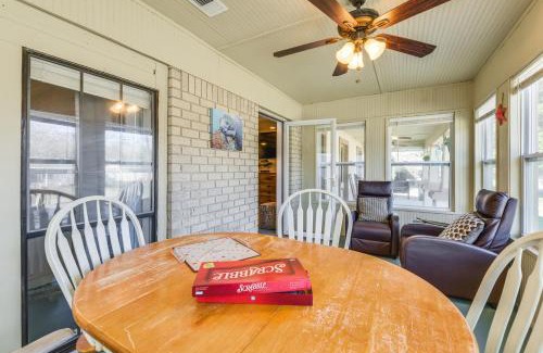Fort Walton Beach Casa | Pet-Friendly Fort Walton Beach Home 4 Mi to Ocean
