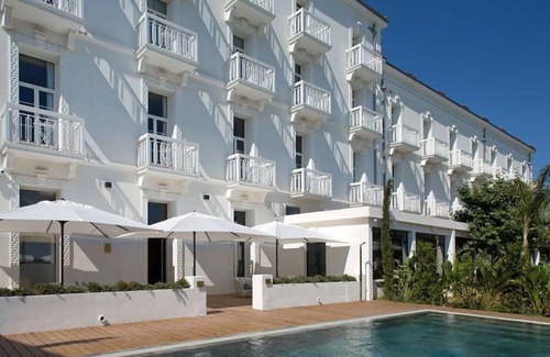 Les Sablettes Casa | Pet-friendly Hotel: Premium Spa, Swimming Pools @ Sablettes Beach