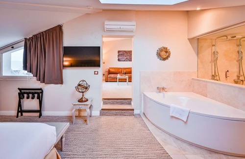 Les Sablettes Casa | Pet-friendly Hotel: Spa, Indoor and Outdoor Pool Overlooking the Beach!