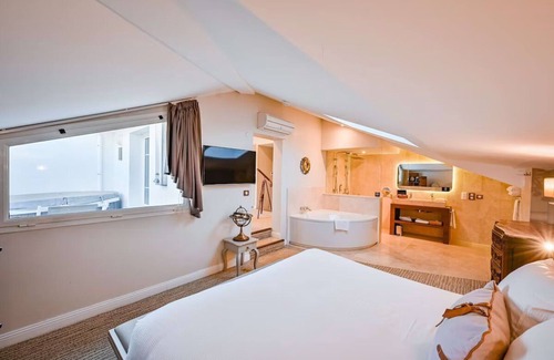 Les Sablettes Casa | Pet-friendly Hotel: Spa, Indoor and Outdoor Pool Overlooking the Beach!