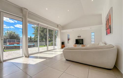 Serviers-et-Labaume Casa | Pet Friendly Home In Serviers-Et-Labaume