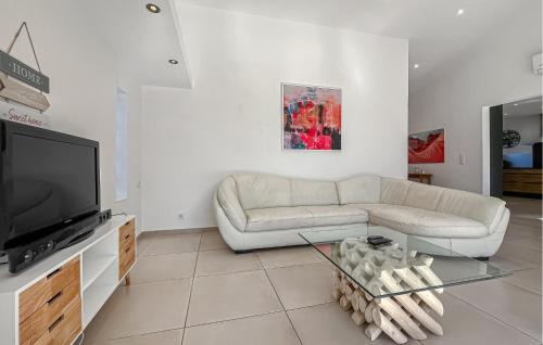 Serviers-et-Labaume Casa | Pet Friendly Home In Serviers-Et-Labaume