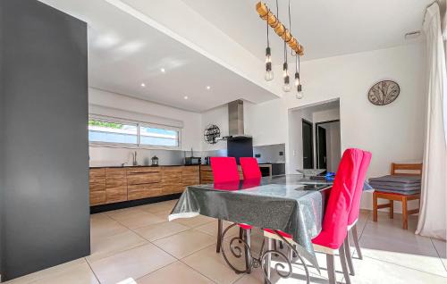 Serviers-et-Labaume Casa | Pet Friendly Home In Serviers-Et-Labaume