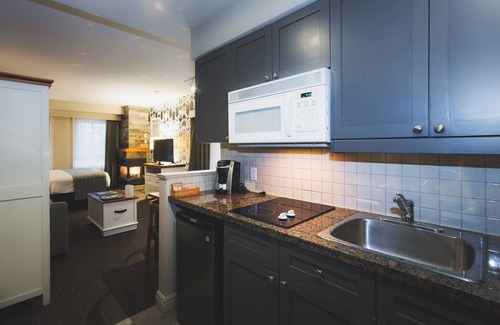 Village North Apartamento | Escape de Whistler que admite mascotas | Servicio de traslado gratuito a las pistas de esquí + acceso a la bañera de hidromasaje