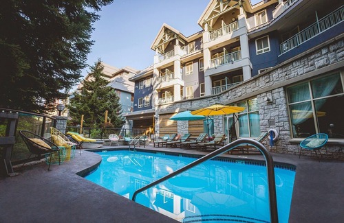 Village North Apartamento | Escape de Whistler que admite mascotas | Servicio de traslado gratuito a las pistas de esquí + acceso a la bañera de hidromasaje