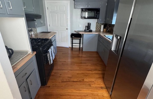 Old Brooklyn Casa | Pet-Friendly, Fully Fenced, 2-bedroom, Big Yard House