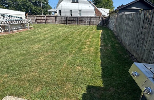 Old Brooklyn Casa | Pet-Friendly, Fully Fenced, 2-bedroom, Big Yard House