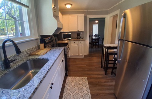 Greenville Casa | Pet-Friendly Furnished 4BR/2B Historic Greenville Bungalow w/Fenced Yard & Deck