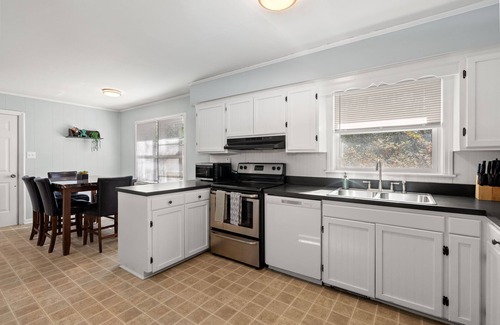 North Charleston Casa | Pet-Friendly Gem 5 Min to Airport, 30 Min to Beaches, & Fenced Backyard