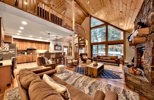 Pioneer Trail Cabina | Pet Friendly, Games, 3 Living Areas, Near Heavenly and Trails, 8 Guests+Kids 5 Yrs Old and Younger
