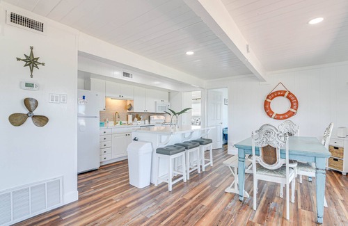 Galveston Casa | Pet-Friendly Galveston Home: Walk to Beaches!