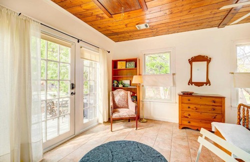 Woodland Heights Apartamento | Pet-Friendly Garden Studio in Woodland Heights!