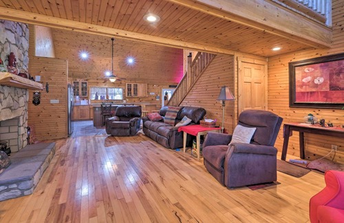 Luray Cabina | Pet Friendly Garnerland Home w/ Deck & Porch!