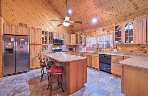 Luray Cabina | Pet Friendly Garnerland Home w/ Deck & Porch!