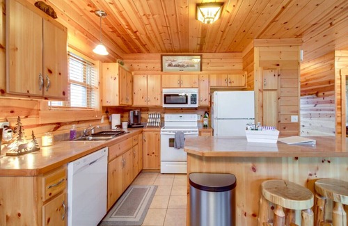 Garrison Cabina | Pet-Friendly Garrison Retreat