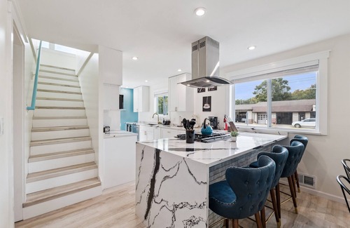 New Baltimore Casa | Pet Friendly/Gated Backyard/Game room/Hot Tub