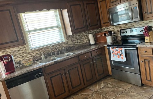 Taylorville Casa | Pet Friendly Getaway in Tuscaloosa - No Fees!