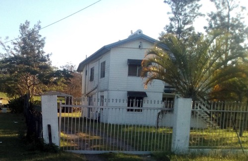 Kuttabul Apartamento | Open-plan living, ground level of two-storey house with sugar cane & rural views