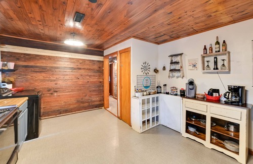 Como Casa | Pet-Friendly Gleason Home w/ Hot Tub & Fire Pit!