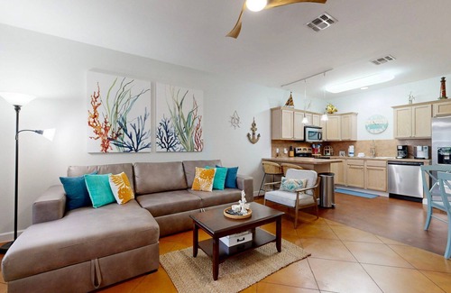 Corpus Christi Condominio | Pet Friendly, Golf Cart Accessible, Shared Heated Pool