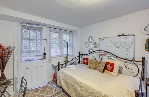 Great Neck Casa | Pet-Friendly Great Neck Home ~ 1 Mi to Kings Point