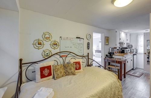 Great Neck Casa | Pet-Friendly Great Neck Home ~ 1 Mi to Kings Point