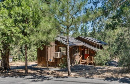 Groveland Casa | Pet Friendly Grizzly Blair Lodge Cabin
