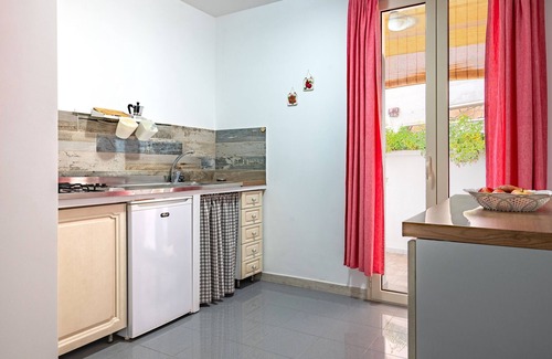 Leporano Casa | Pet-Friendly Holiday Home "A casa di Pietro Tre" with Sea View, Garden & Wi-Fi