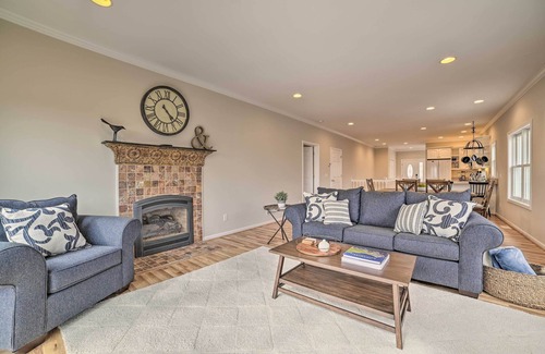 Harbor Springs Casa | Pet-Friendly Harbor Springs Home: Hot Tub + Pool!