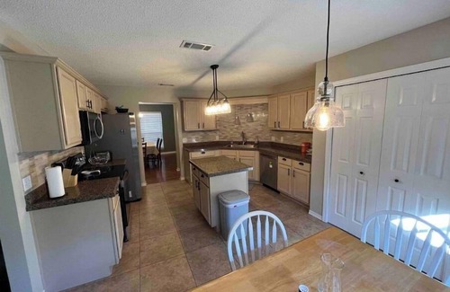 Crestview Casa | Pet Friendly Haven Ideal for Families