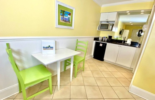 Atlantic Beach Hotel | Pet-friendly - Hidden Gem - 3 blocks to Beach! Unit 104
