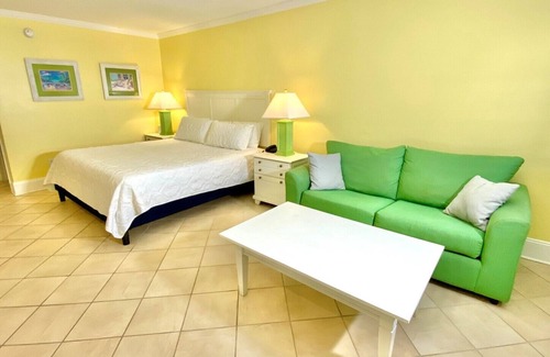 Atlantic Beach Hotel | Pet-friendly - Hidden Gem - 3 blocks to Beach! Unit 104