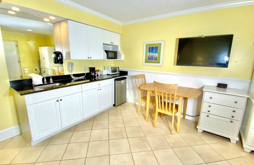Atlantic Beach Hotel | Pet-friendly, Hidden Gem - 3 Blocks to Beach! Unit 109