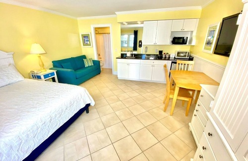 Atlantic Beach Hotel | Pet-friendly, Hidden Gem - 3 Blocks to Beach! Unit 109