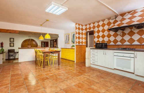 Can Trabal Casa | Casa de vacaciones "Masia Alt" con vistas a la montaña, piscina, Wi-Fi, jardín y terraza