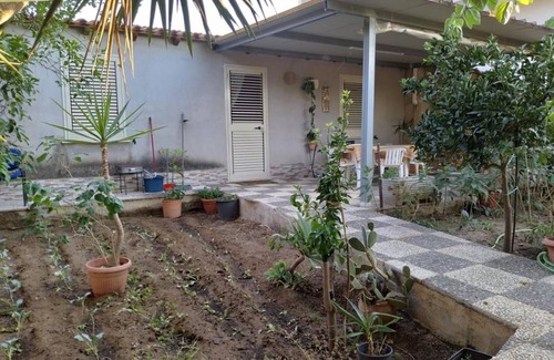 Triscina Casa | Casa de vacaciones en Triscina que admite mascotas, con jardín y Wi-Fi