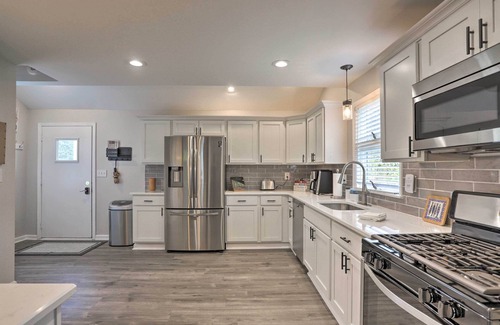 Willoughby Casa | Pet-Friendly Home - 1/2 Mi to Downtown Willoughby!