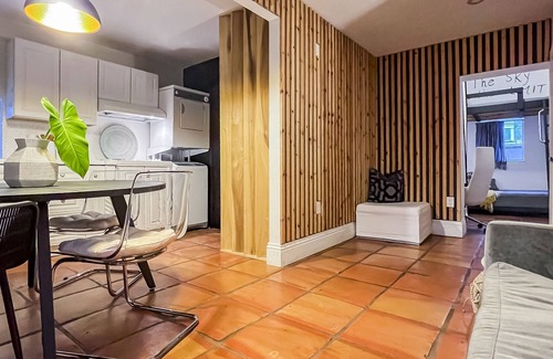 Brickell Cabaña | 2 bedroom guest house 5 min to Miami Beach