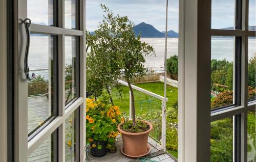 Mauseidvag Casa | Pet Friendly Home In Mauseidvåg