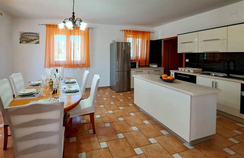 Sikici Casa | Preciosa casa en Pula con cocina