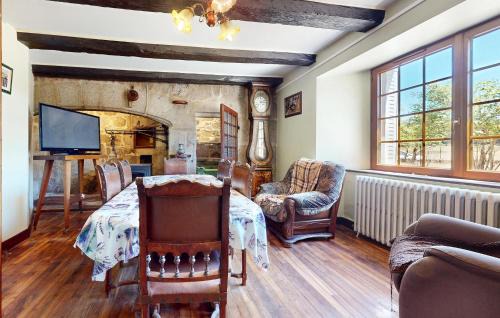 Saint-Julien-pres-Bort Casa | Pet Friendly Home In Sarroux - Saint Julien