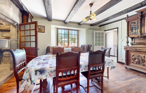 Saint-Julien-pres-Bort Casa | Pet Friendly Home In Sarroux - Saint Julien