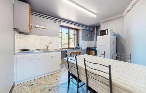 Saint-Julien-pres-Bort Casa | Pet Friendly Home In Sarroux - Saint Julien
