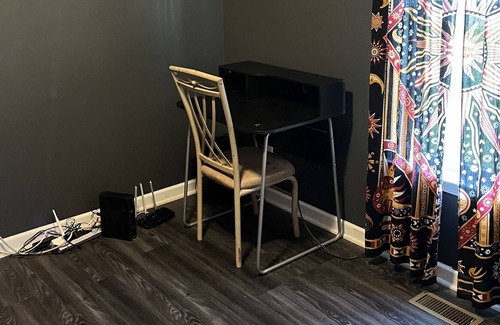 Graham Casa | Pet-friendly home near shops and restaurants