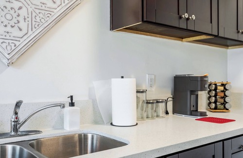 Alhambra Apartamento | Pet Friendly Home Near Downtown Alhambra