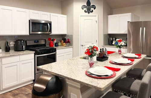 Lake Charles Casa | Pet-Friendly Home Base with Fenced Yard & Dedicated Office Room