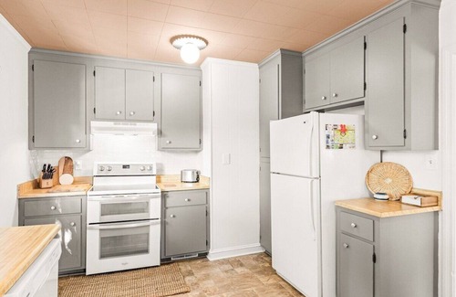 Morehead City Casa | Pet Friendly Home Close to Bogue Sound - Fenced Yard - Morehead City
